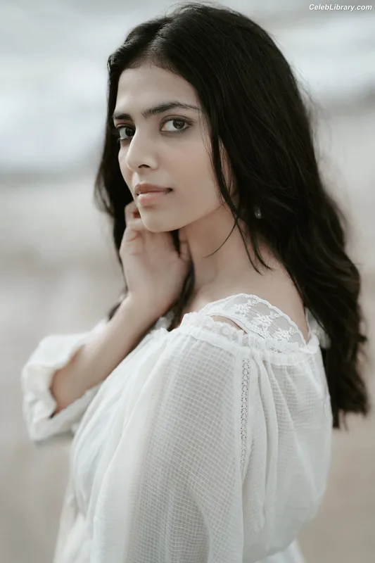Malavika Mohanan photo 6 of 228