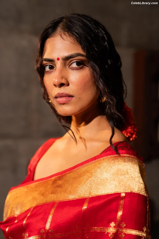 Malavika Mohanan photo 8 of 228