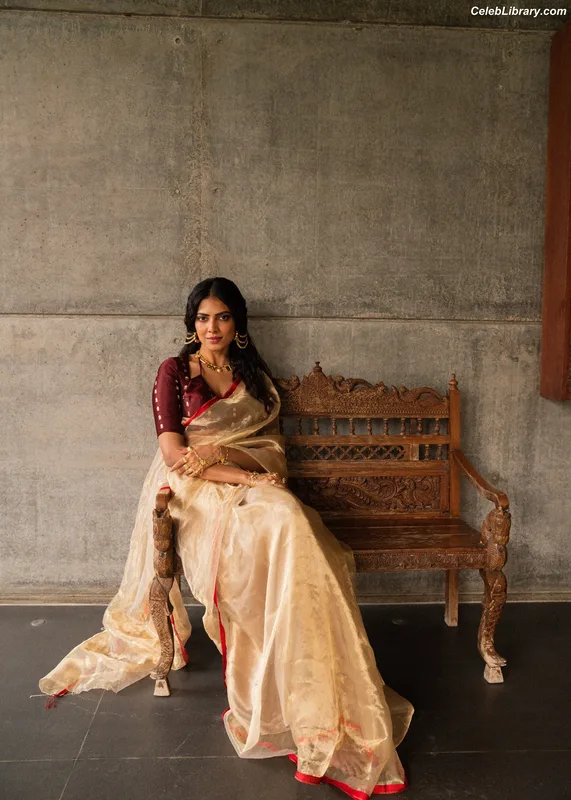 Malavika Mohanan photo 11 of 228
