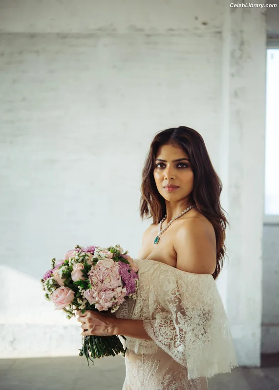 Malavika Mohanan photo 5 of 228