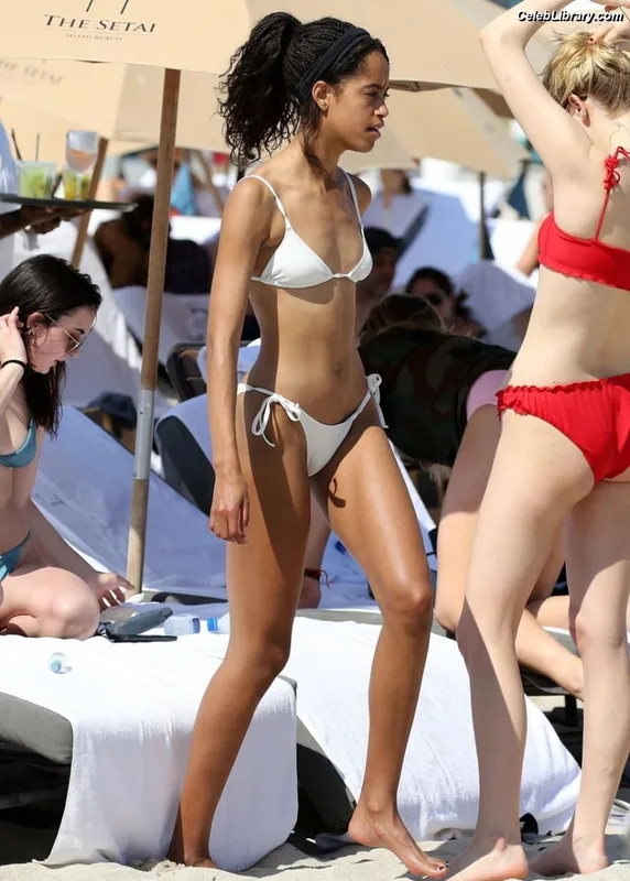 Malia Obama photo 3 of 19