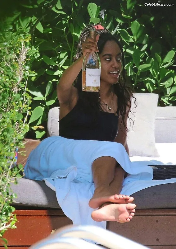 Malia Obama photo 19 of 19