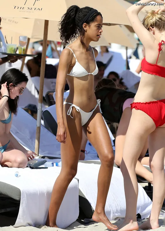Malia Obama photo 16 of 19