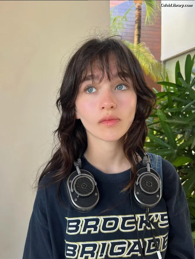 Malina Weissman photo 8 of 497