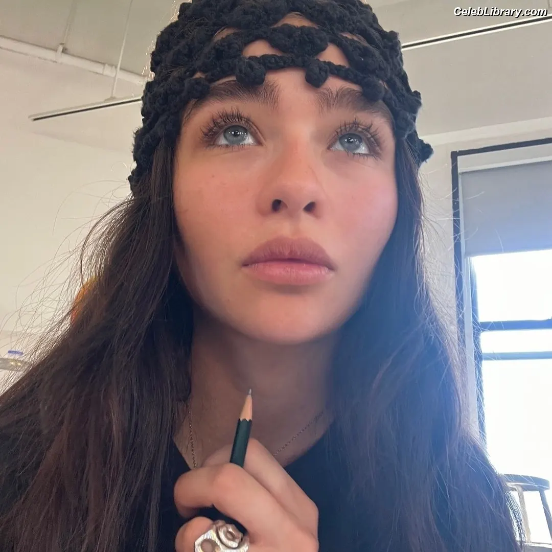 Malina Weissman photo 1 of 497