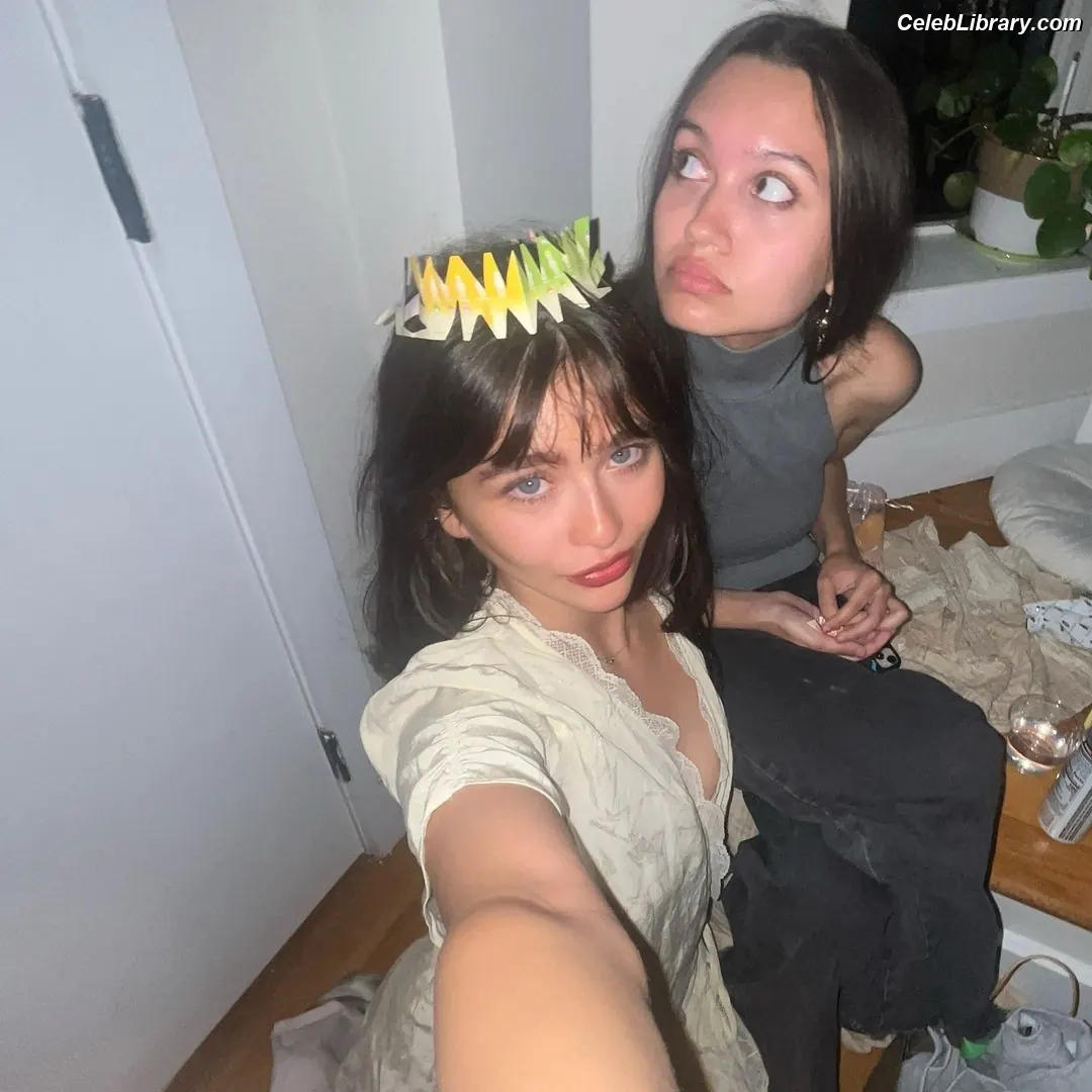 Malina Weissman photo 7 of 497