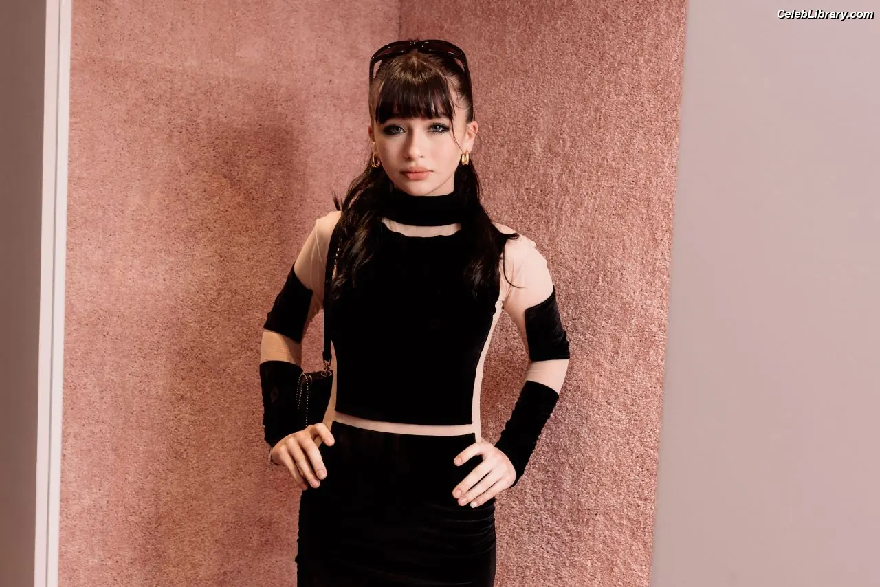 Malina Weissman photo 9 of 497