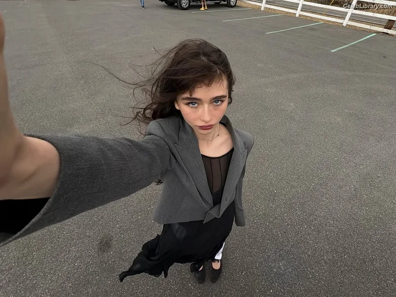 Malina Weissman photo 3 of 498