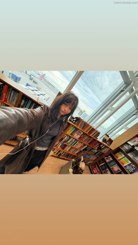 Malina Weissman photo 5 of 498