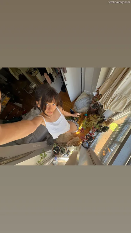 Malina Weissman photo 7 of 498