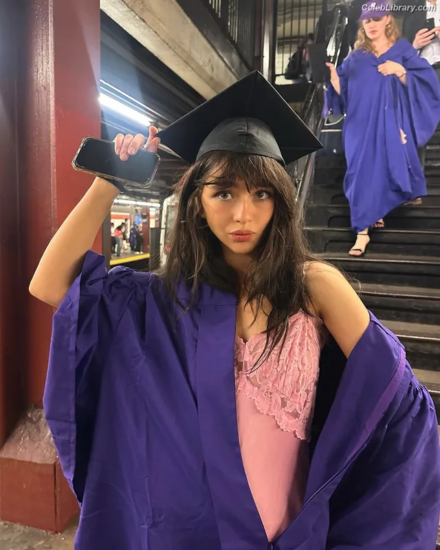Malina Weissman photo 11 of 498