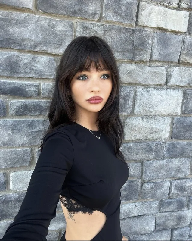 Malina Weissman photo 17 of 498