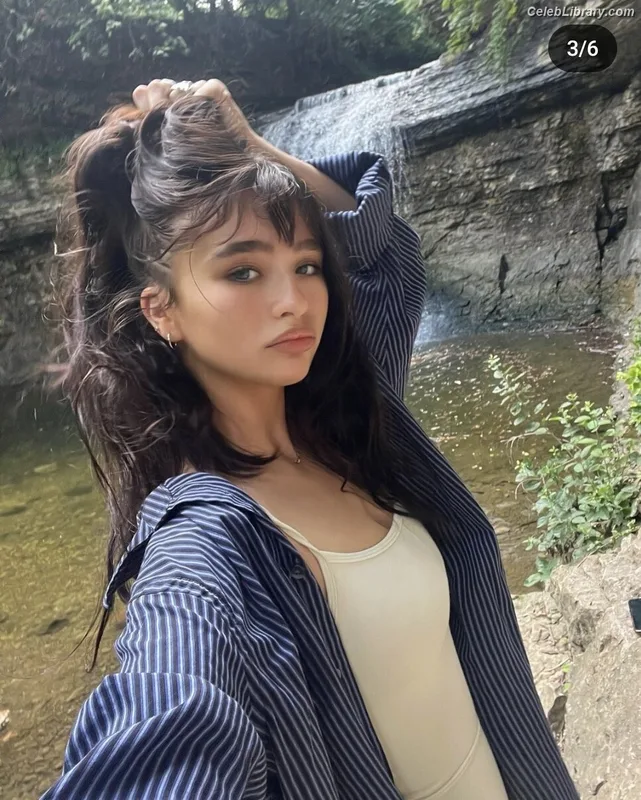 Malina Weissman photo 18 of 498