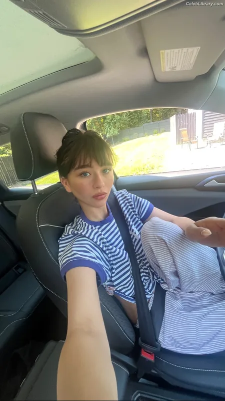 Malina Weissman photo 11 of 498