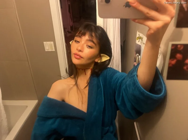 Malina Weissman photo 21 of 498