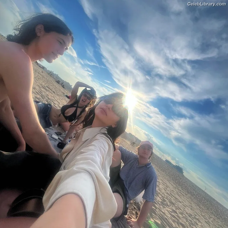 Malina Weissman photo 4 of 498