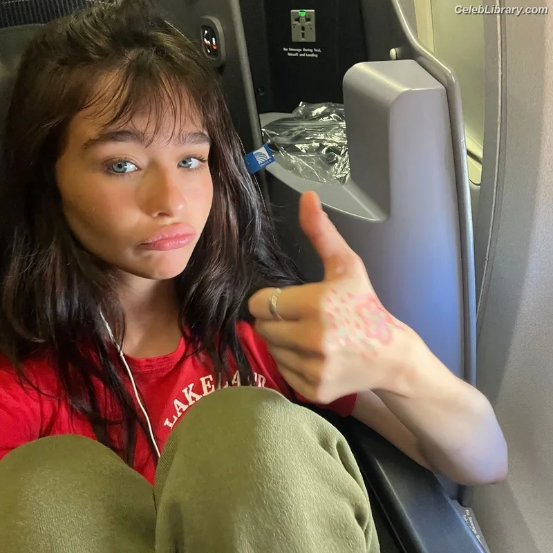 Malina Weissman photo 11 of 498