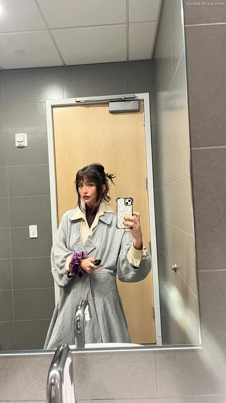Malina Weissman photo 8 of 498