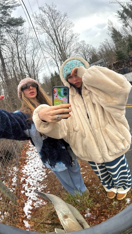 Malina Weissman photo 11 of 498