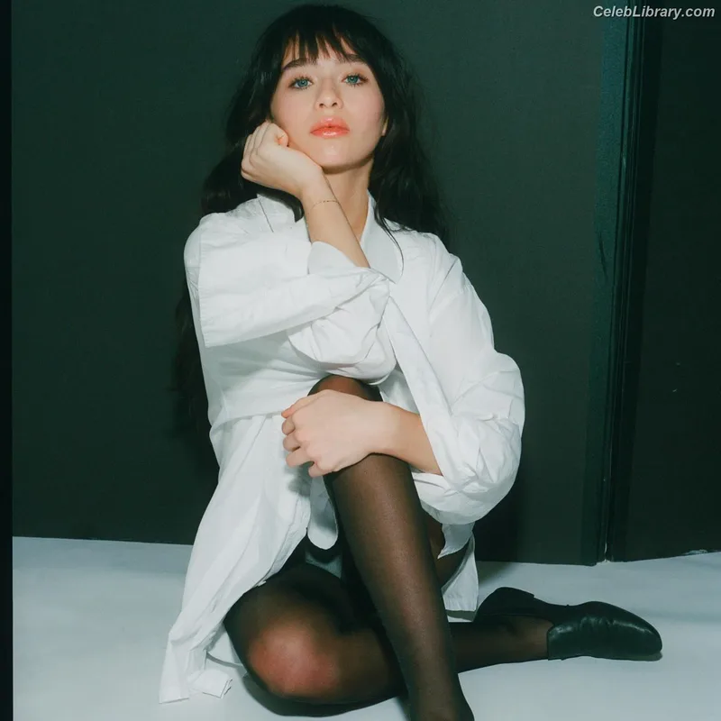 Malina Weissman photo 12 of 498
