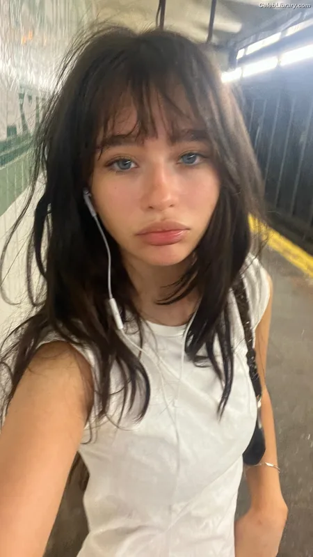 Malina Weissman photo 5 of 498