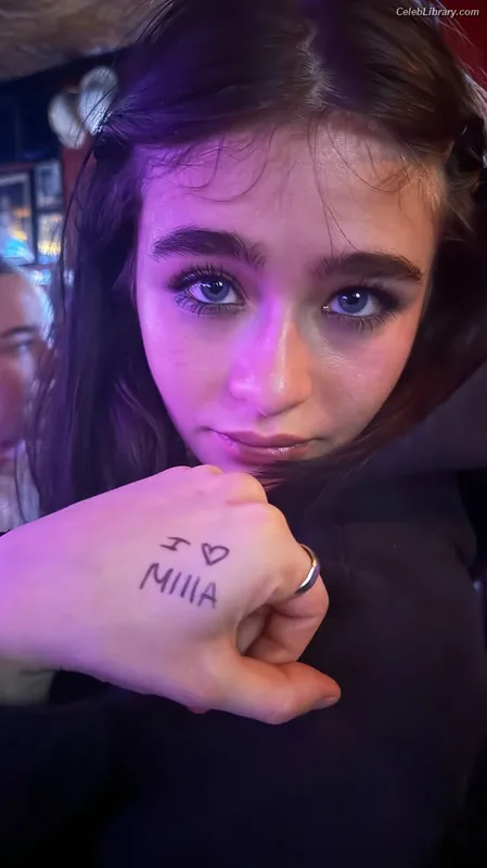 Malina Weissman photo 13 of 498