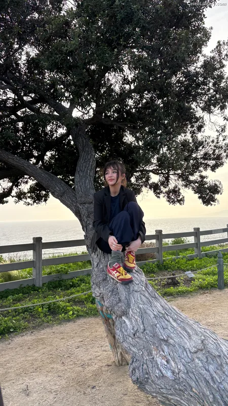 Malina Weissman photo 15 of 498