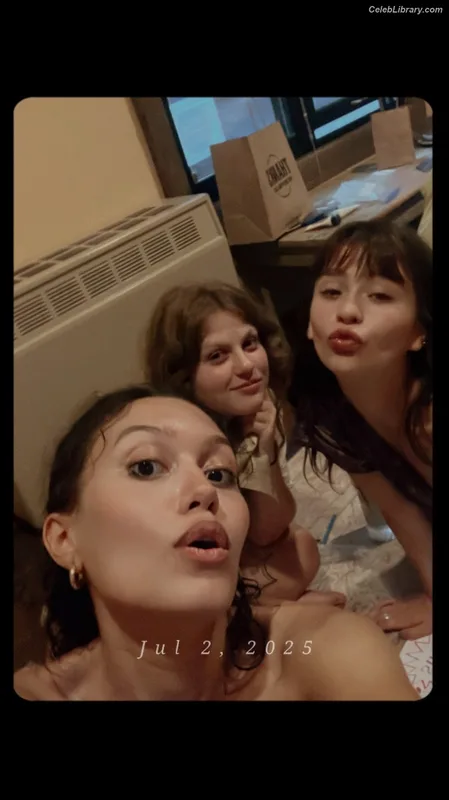 Malina Weissman photo 3 of 498