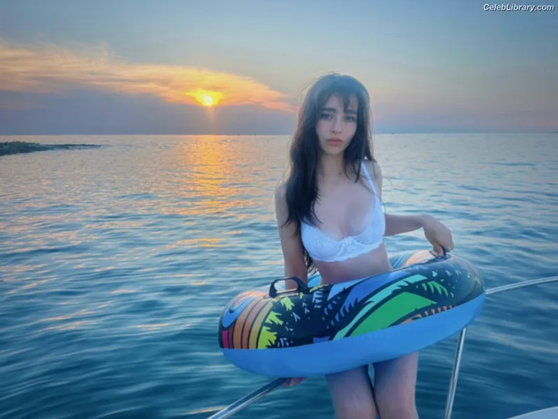 Malina Weissman photo 8 of 498