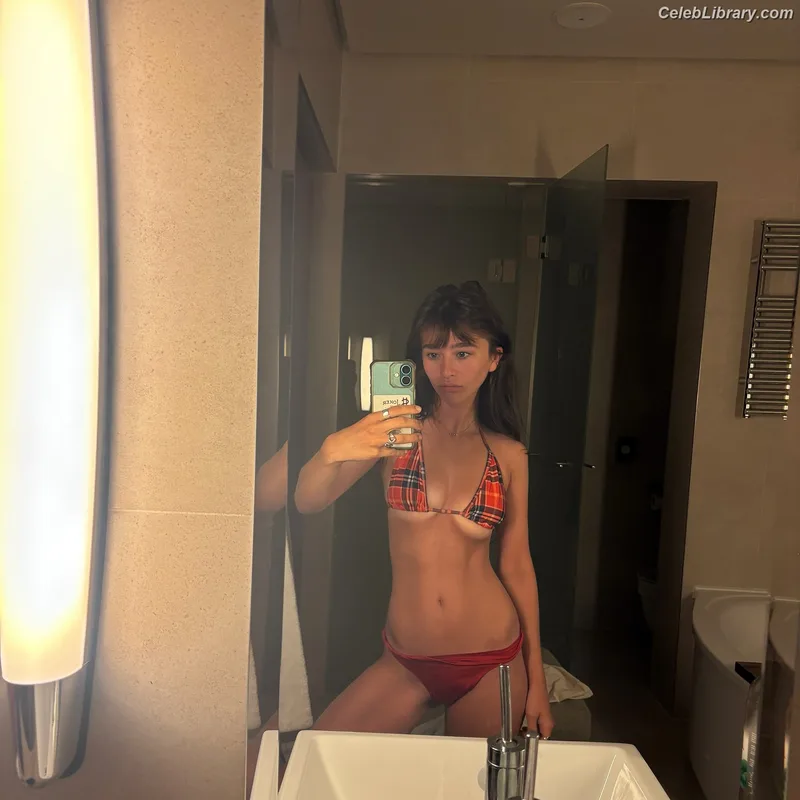 Malina Weissman photo 8 of 498