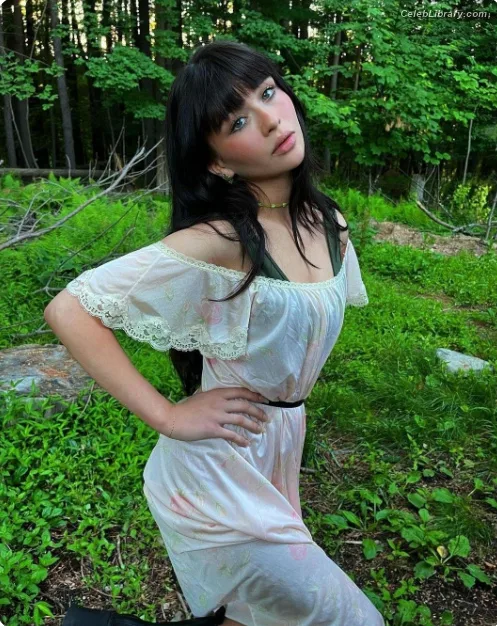 Malina Weissman photo 7 of 498