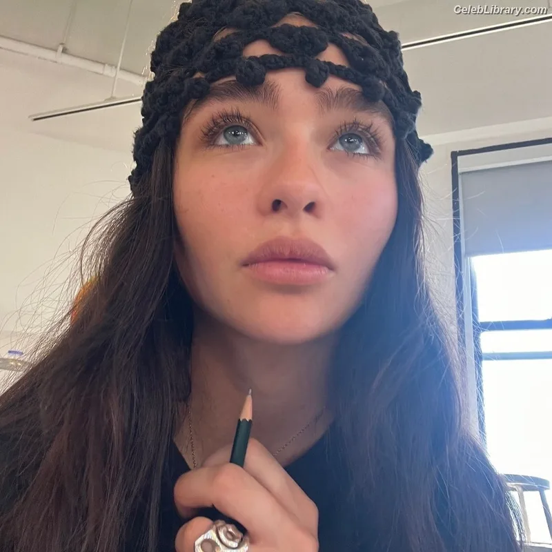 Malina Weissman photo 1 of 498