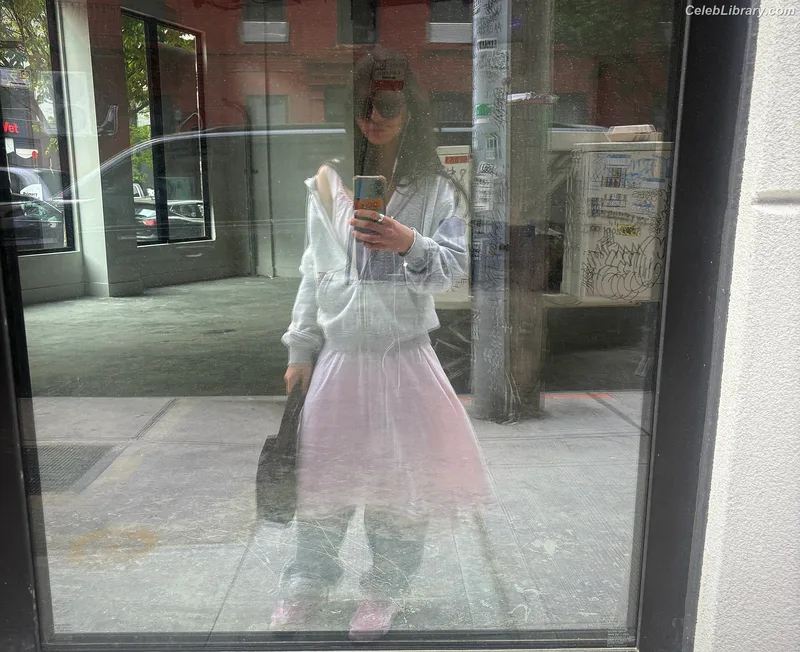Malina Weissman photo 4 of 498
