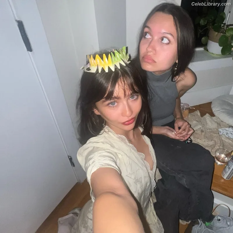 Malina Weissman photo 7 of 498