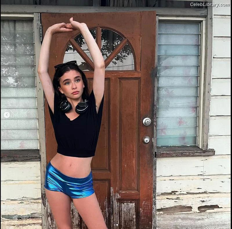 Malina Weissman photo 13 of 498