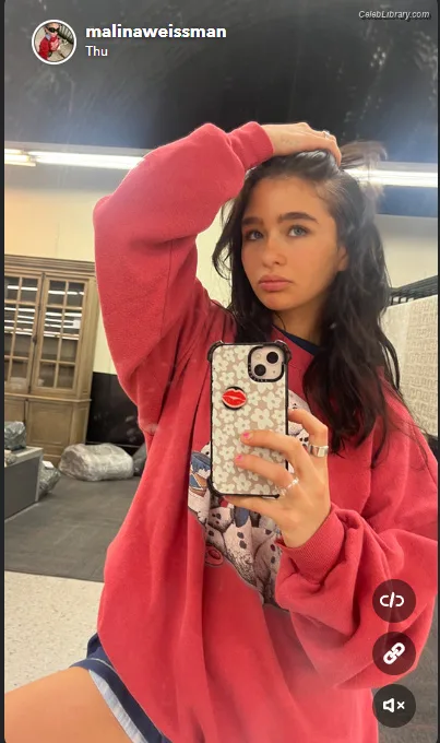Malina Weissman photo 19 of 498