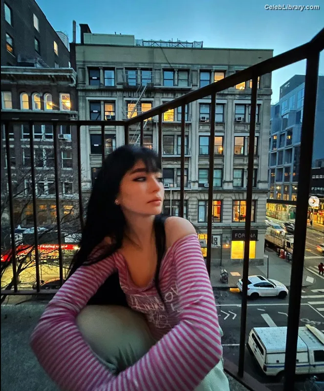 Malina Weissman photo 20 of 498