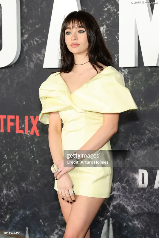 Malina Weissman photo 2 of 498