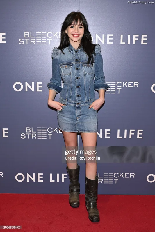 Malina Weissman photo 5 of 498