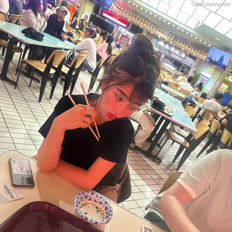 Malina Weissman photo 7 of 498