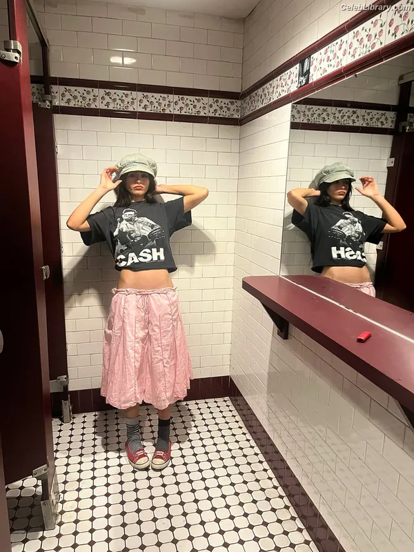 Malina Weissman photo 11 of 498