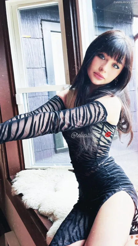 Malina Weissman photo 1 of 498