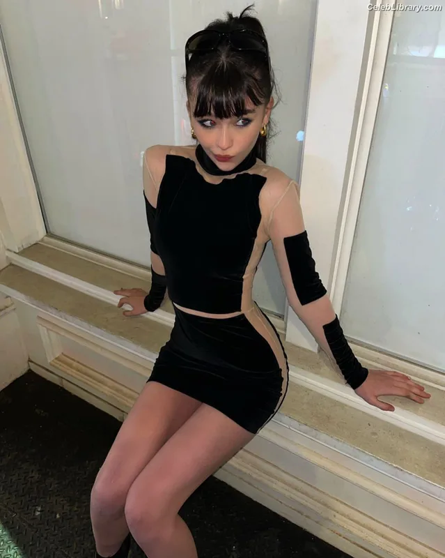 Malina Weissman photo 2 of 498