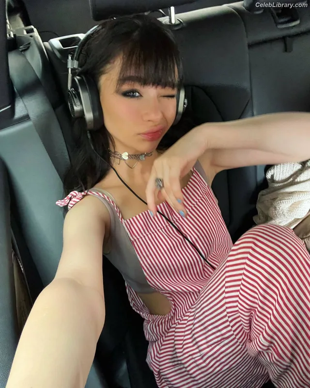 Malina Weissman photo 4 of 498