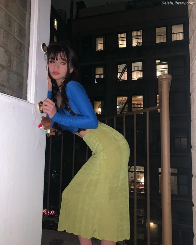 Malina Weissman photo 5 of 498