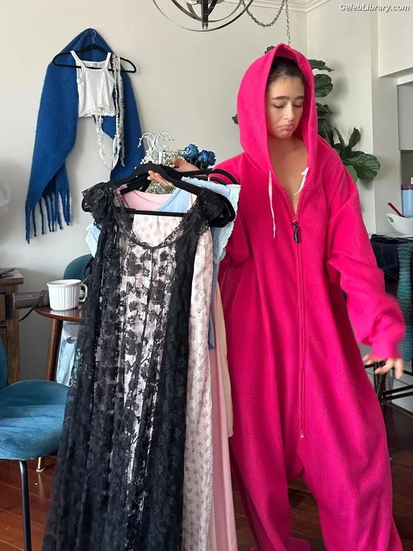 Malina Weissman photo 10 of 498