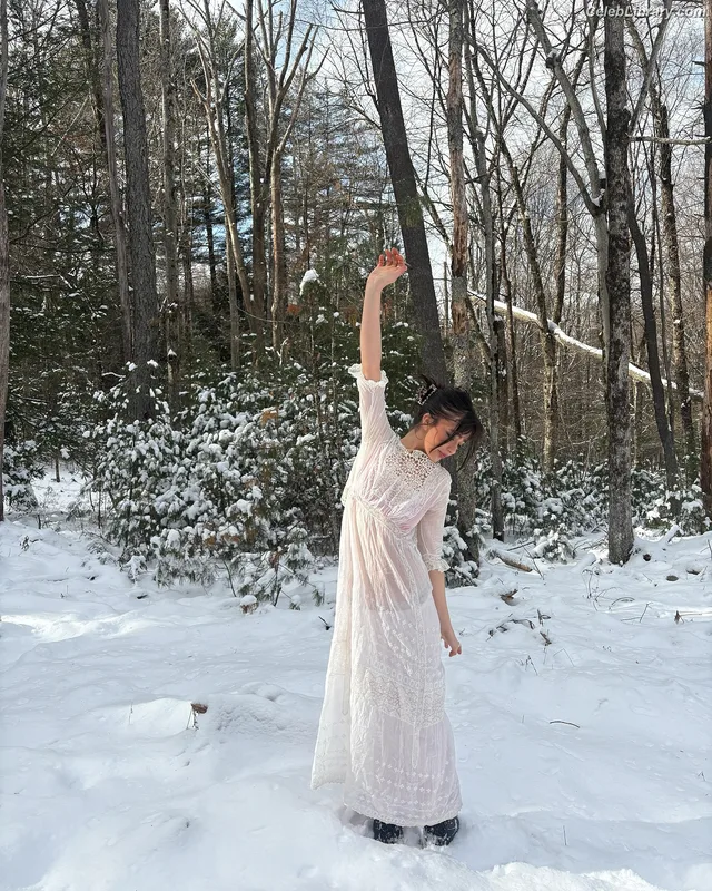 Malina Weissman photo 1 of 498