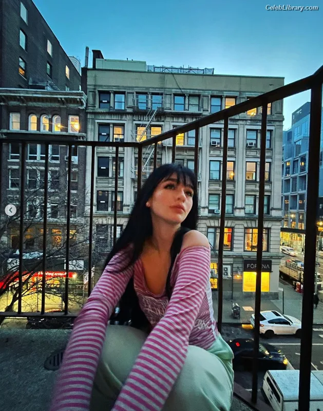 Malina Weissman photo 17 of 498