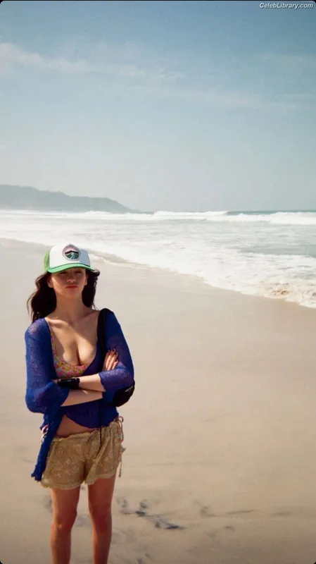 Malina Weissman photo 1 of 498