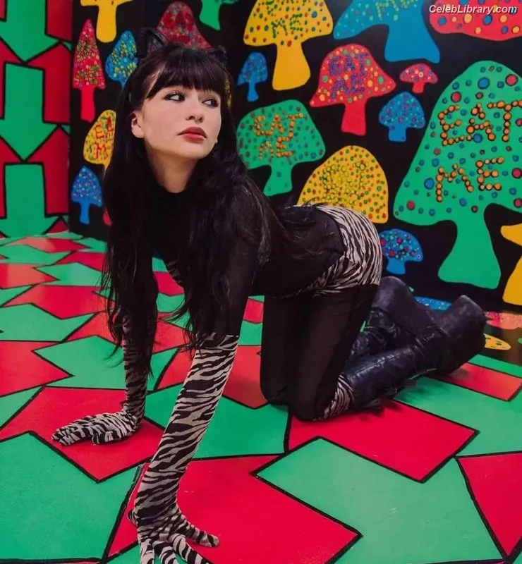 Malina Weissman photo 4 of 498